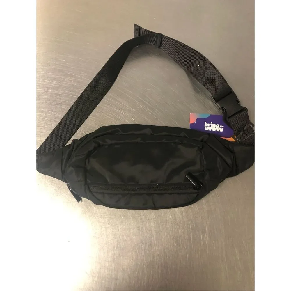 🌼5for$25🌼 Bring the Wow Men’s Black Zip up and Buckle Travel Fanny pack